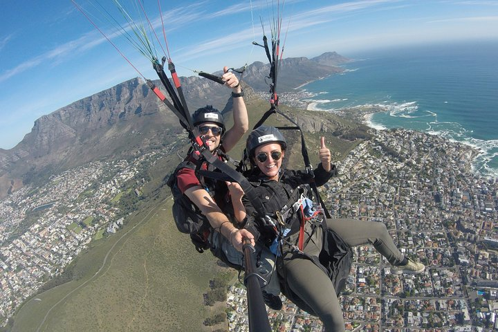 Experience the breathtaking views of Table Mountain and the stunning coastline as you soar high above Cape Town with Hi5 Tandem Paragliding capturing unforgettable moments along the way.